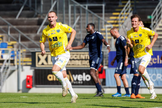 Falkenbergs Nils Bertilsson jublar