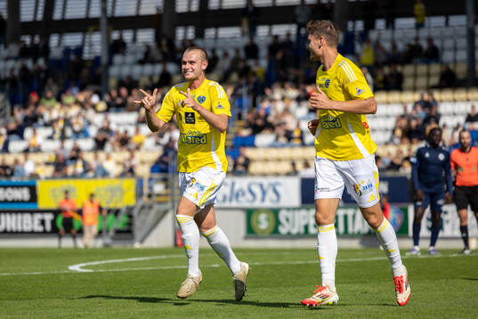 Falkenbergs Nils Bertilsson jublar