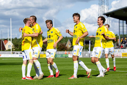 Falkenbergs spelare jublar