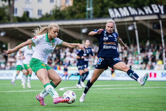 Hammarbys Smilla Holmberg och Linköpings Jonna Andersson