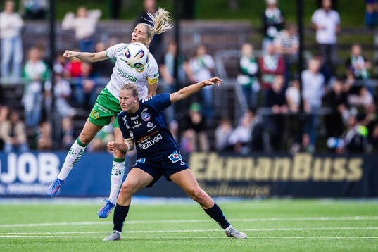Hammarbys Alice Carlsson och Linköpings Lilli Halttunen