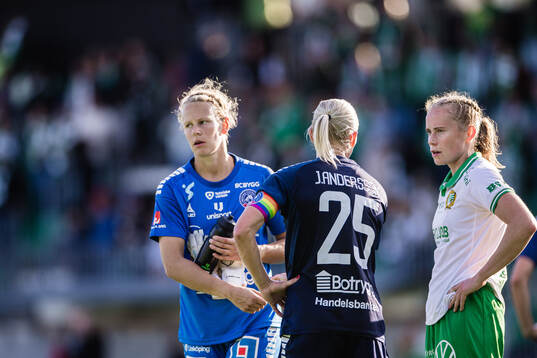 Linköpings målvakt Cajsa Andersson och Linköpings Jonna