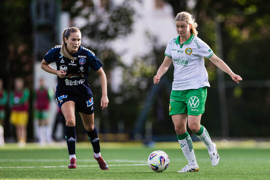 Linköpings Irene Dirdal och Hammarbys Hannah Sjödahl