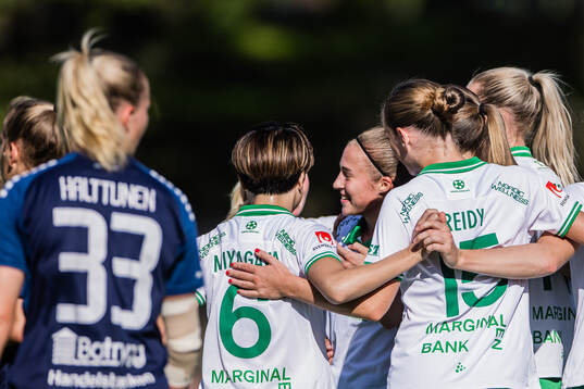 Hammarbys Vilma Emilia Koivisto jublar