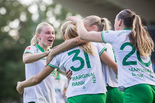 Hammarbys Smilla Holmberg jublar med Emilie Joramo Stina