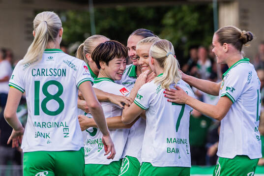 Hammarbys Smilla Holmberg jublar med Asato Miyagawa, Emilie