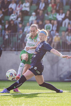 Hammarbys Ellen Wangerheim och Linköpings Moira Kelley