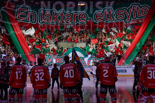 Frölundas klack med ett Tifo