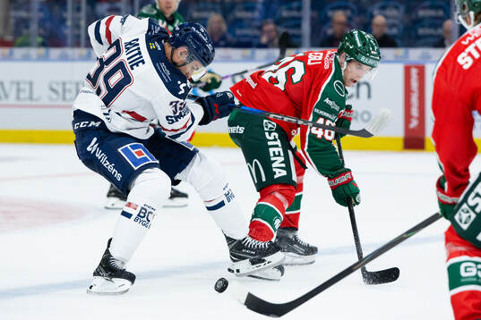 Linköpings Ty Rattie och Frölundas Dominik Egli