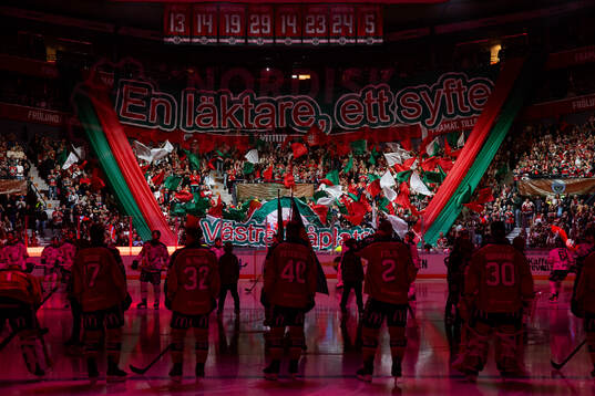 Frölundas klack med ett Tifo