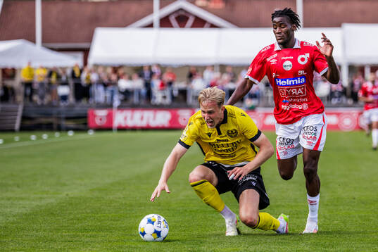 Mjällbys Herman Johansson och Degerfors Philippe Ndinga
