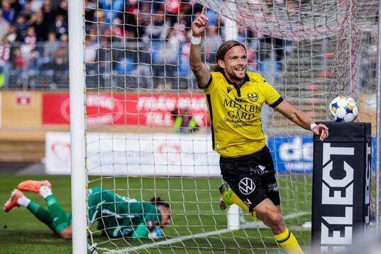Mjällbys Tom Pettersson jublar