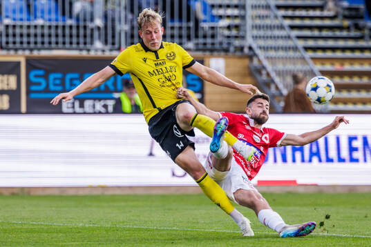 Mjällbys Herman Johansson och Degerfors Marcus Valdez