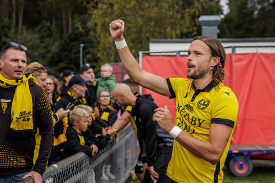 Mjällbys Tom Pettersson jublar