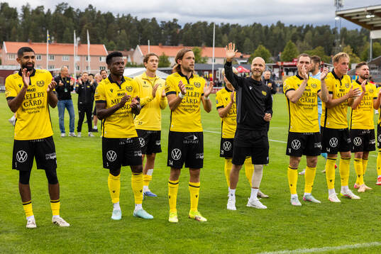Mjällbys spelare jublar