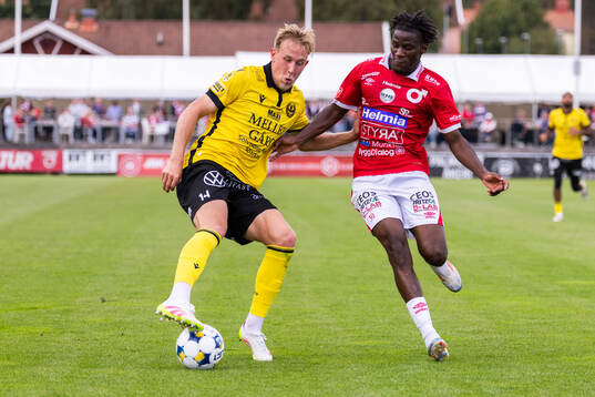 Mjällbys Herman Johansson och Degerfors Philippe Ndinga