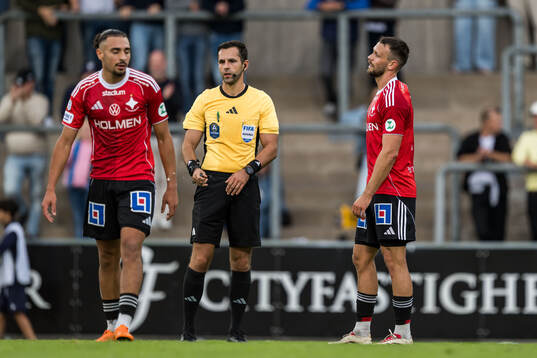 Domare Granit Maqedonci och IFK Norrköpings Max Watson