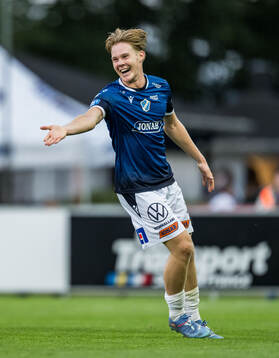 Halmstads Malte Persson reagerar på ett domslut