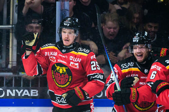Luleås Filip Eriksson jublar