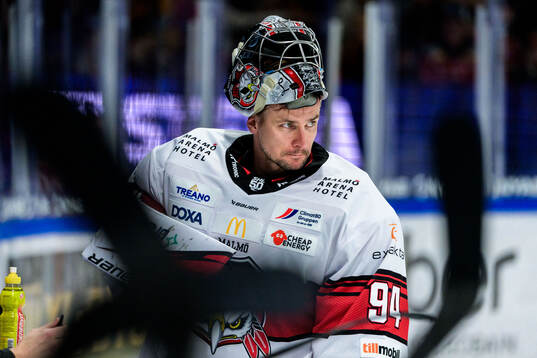 Malmö Redhawks målvakt Marek Langhamer deppar