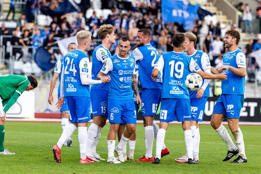 Oddevolds Vincent Poppler har gjort 4-0 och jublar