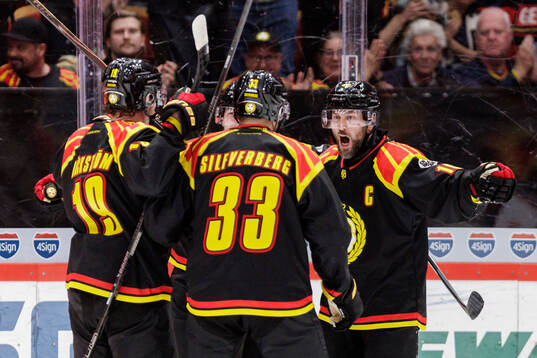 Brynäs Johan Larsson jublar