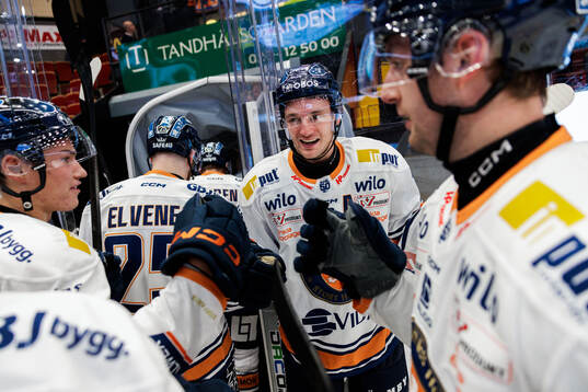 Växjös Keegan Lowe jublar