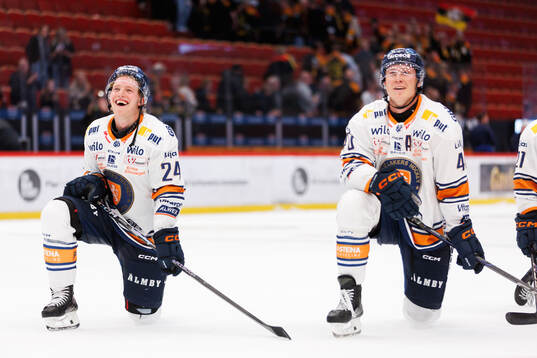 Växjös Karl Henriksson och Dennis Rasmussen jublar