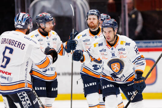 Växjös Reid Gardiner jublar