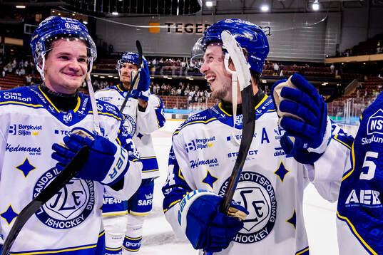 Leksands Olle Strandell och Arvid Eljas jublar