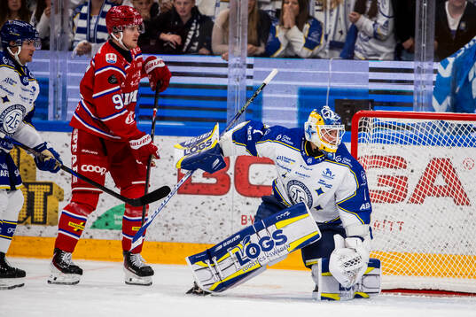 Timrås Didrik Strömberg och Leksands målvakt Marcus