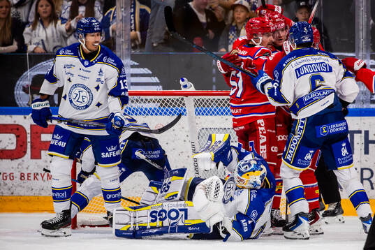 Leksands målvakt Marcus Gidlöf och Jon Knuts deppar