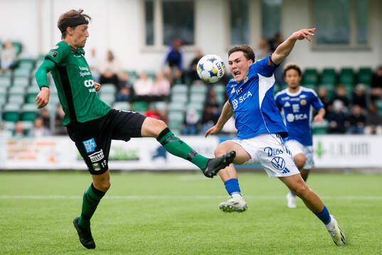 Varbergs Joakim Lindner och GIF Sundsvalls Miguel Sandberg
