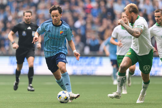 Djurgårdens Mikael Anderson och Hammarbys Victor Eriksson