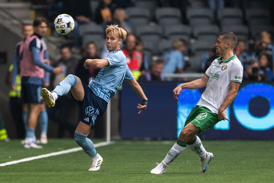 Djurgårdens Theo Bergvall och Hammarbys Oscar Johansson