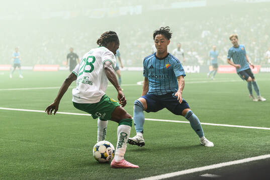 Hammarbys Frank Junior Adjei och Djurgårdens Keita Kosugi