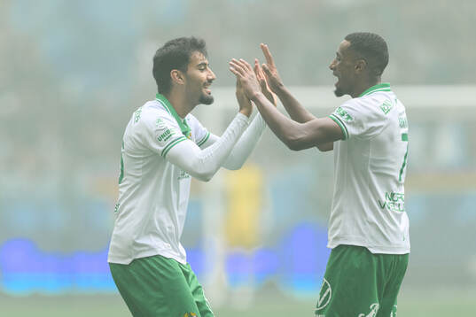 Hammarbys Montader Madjed och Paulos Abraham jublar