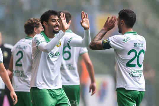 Hammarbys Montader Madjed jublar med Nahir Besara
