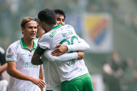 Hammarbys Montader Madjed jublar med Nahir Besara
