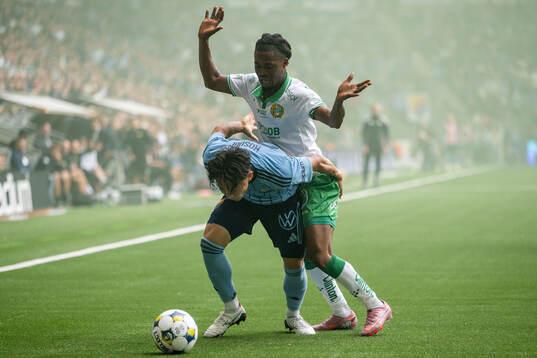 Djurgårdens Keita Kosugi och Hammarbys Frank Junior Adjei