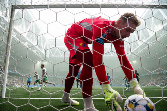 Djurgårdens målvakt Jacob Rinne deppar