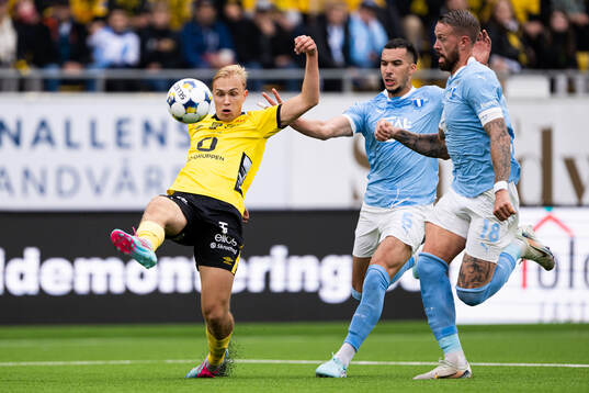 Elfsborgs Leo Östman och Malmö FFs Andrej Djuric och