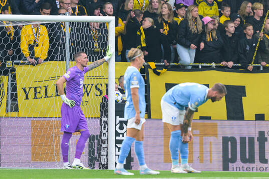 Malmö FFs målvakt Robin Olsen deppar