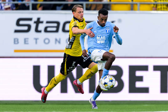 Elfsborgs Simon Hedlund och Malmö FFs Taha Ali