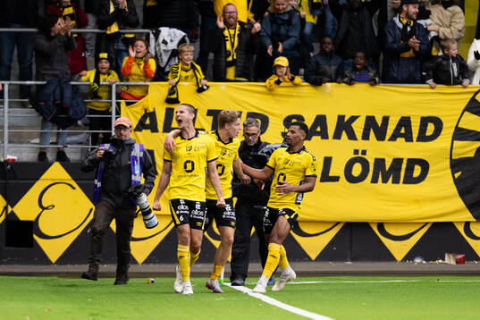 Elfsborgs Rasmus Wikström jublar med Gottfrid Rapp och