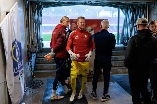 Östers målvakt Carl Lundahl Persson och målvakt Robin