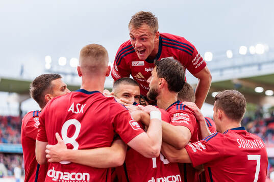 Östers Dennis Olsson jublar