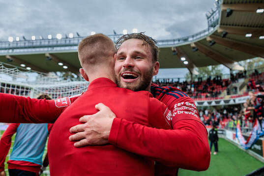 Östers Niklas Söderberg jublar