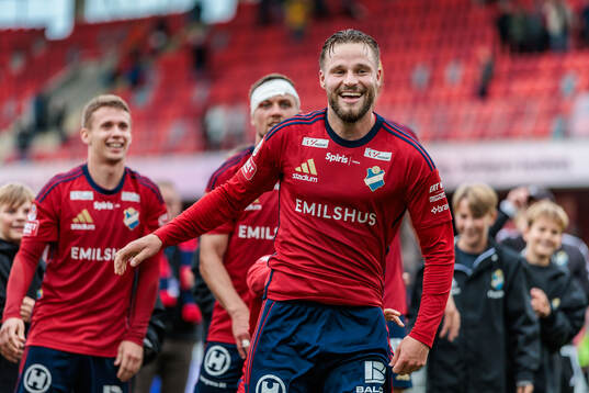 Östers Niklas Söderberg jublar