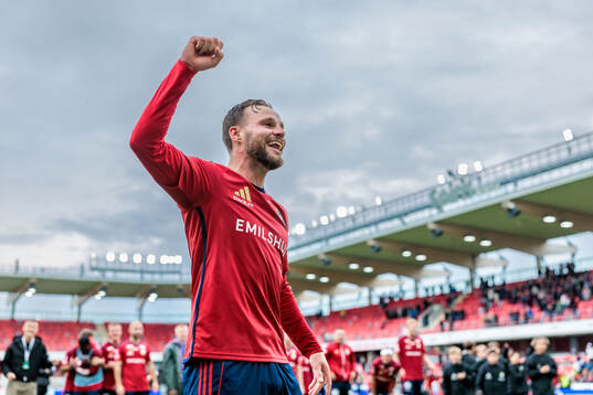 Östers Niklas Söderberg jublar